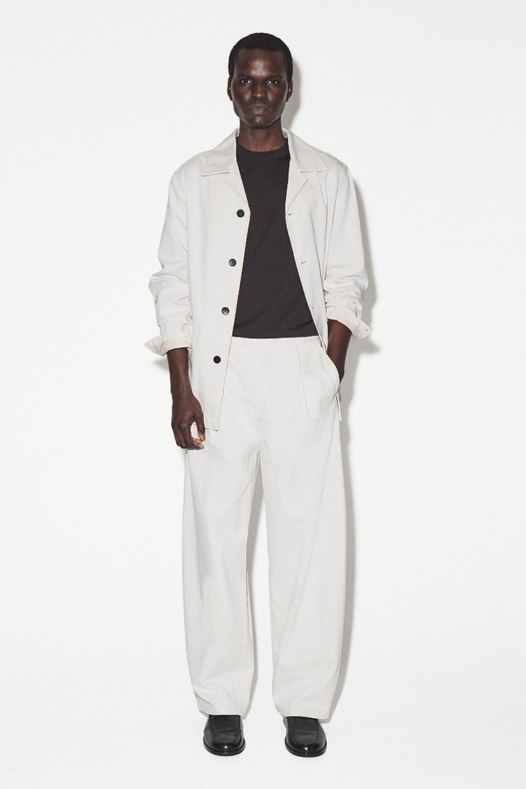 ベルト付きデニム リラックスフィット バレルレッグパンツ